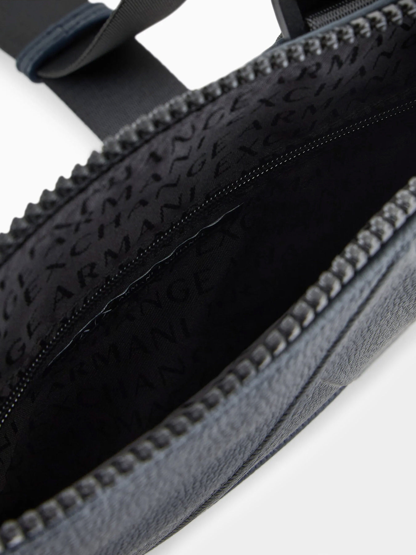 Сумки Armani Exchange модель 952722-4F874-00035 Фото