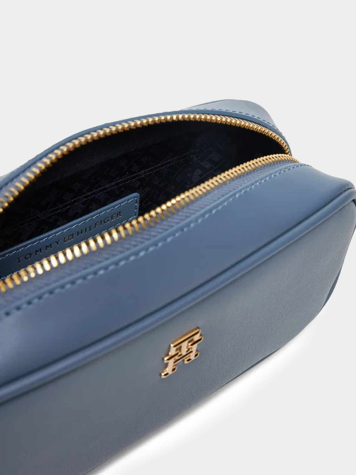 Сумки Tommy Hilfiger модель AW0AW16468-C0Z Фото