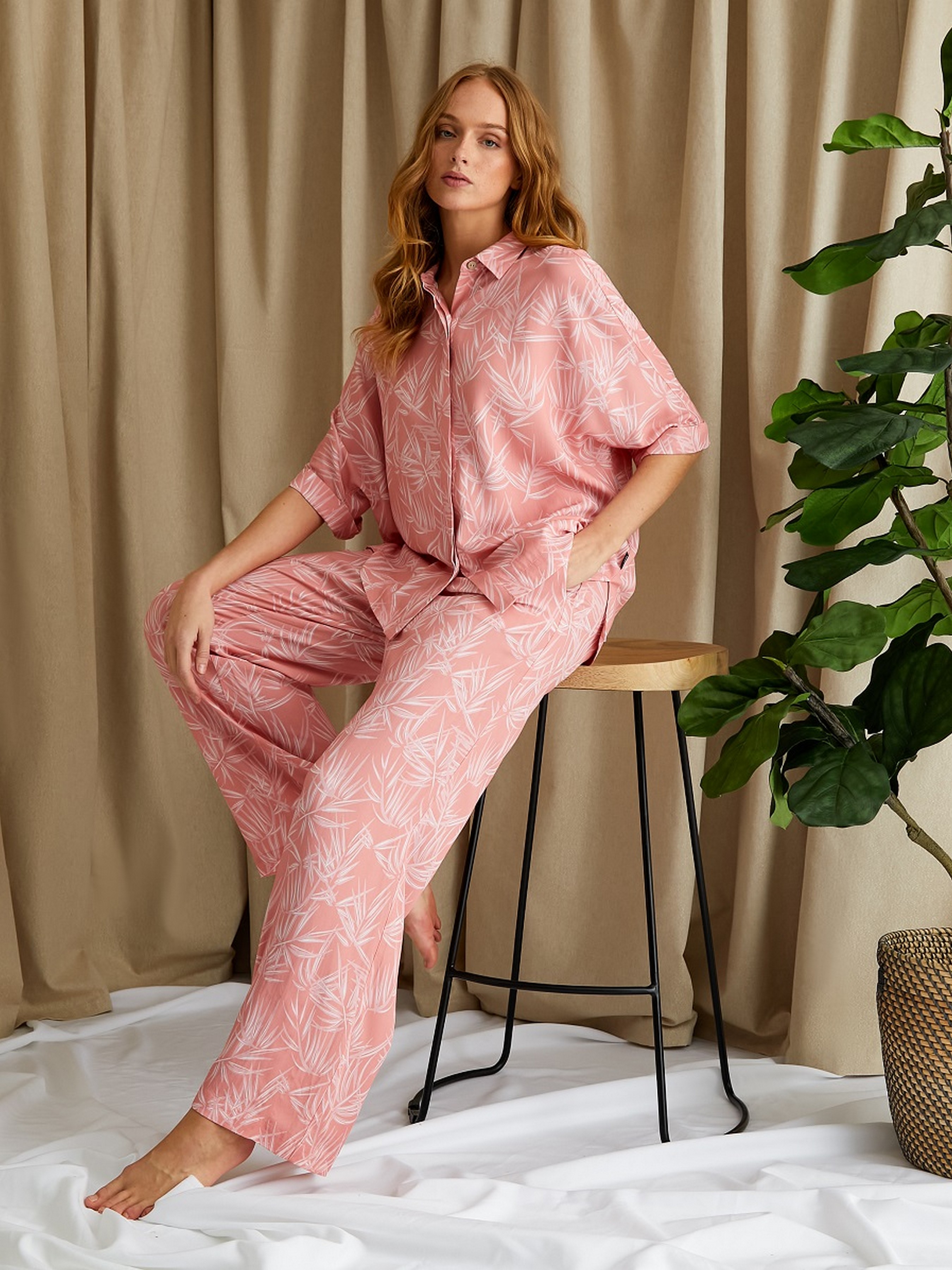 Жіноча Піжама Pretty You London Printed Studio (Printed-Studio-Long) колір рожевий, матеріал віскоза