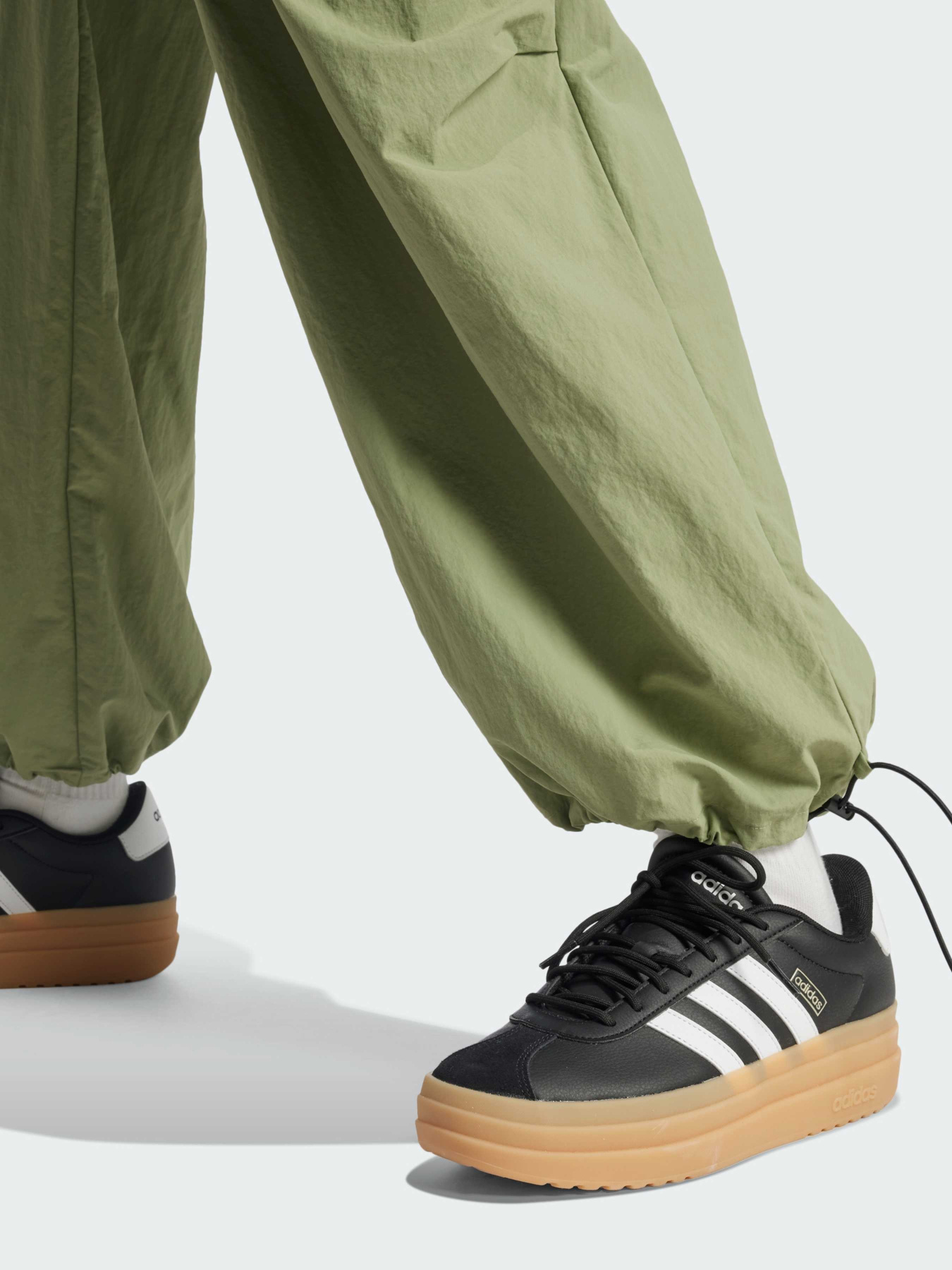 Повсякденні штани Adidas модель IW5205 Фото