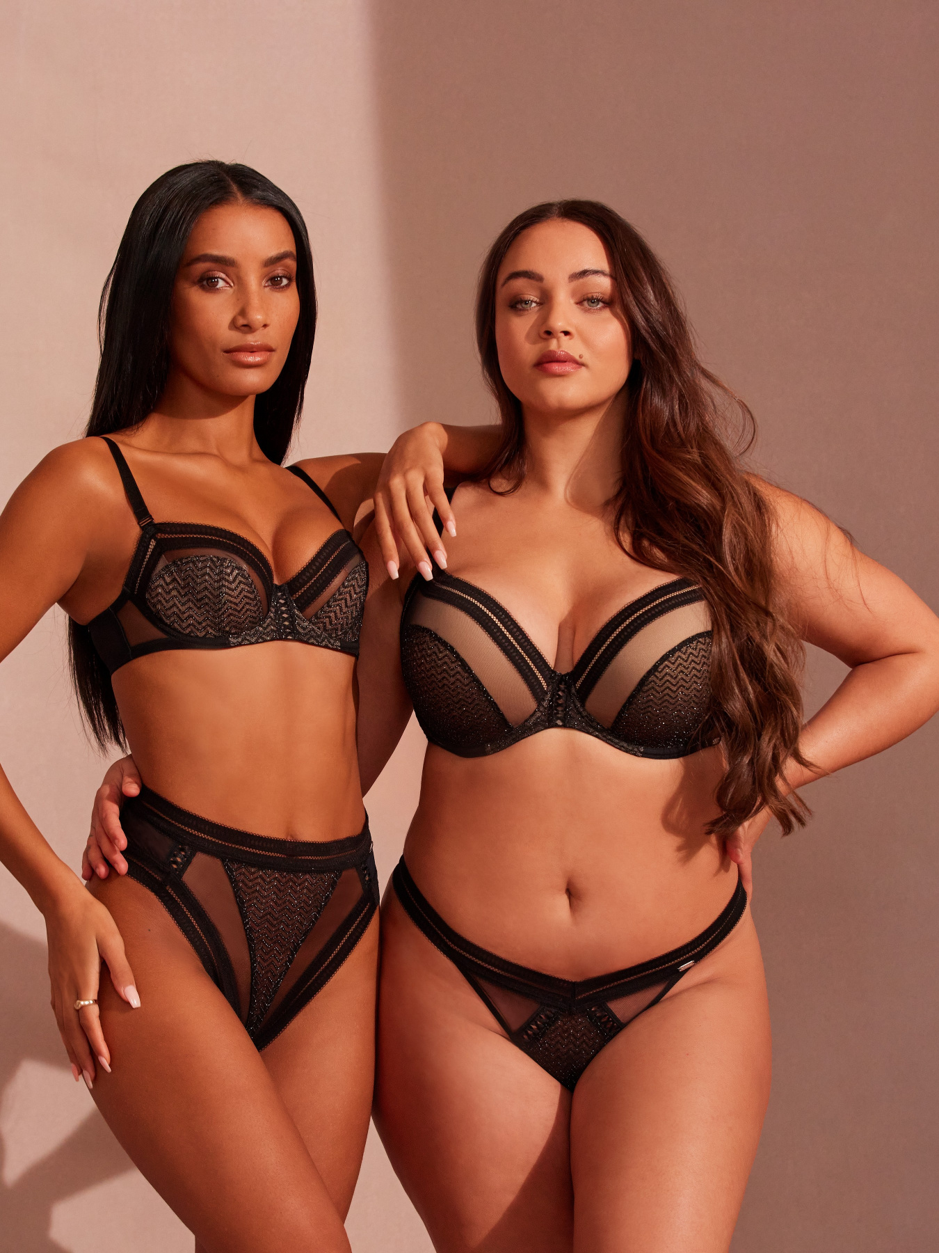 Нижнее белье GOSSARD Contradiction модель 20006Blk Фото