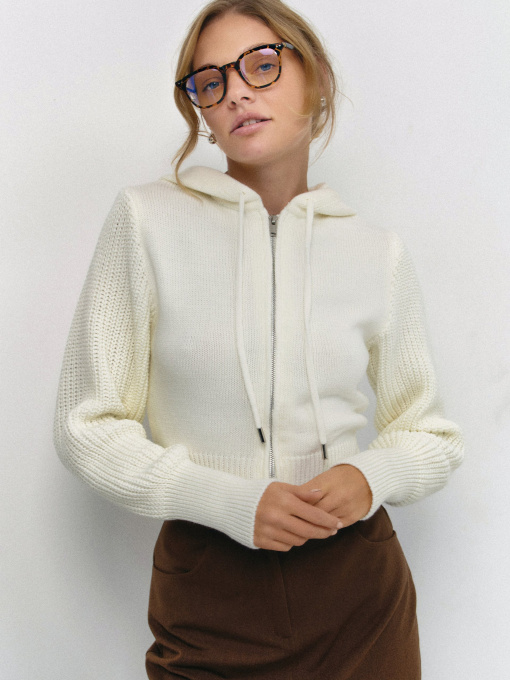 Молочный свитер с капюшоном модель 47469 Молочный свитер с капюшоном модель 47469 Фото