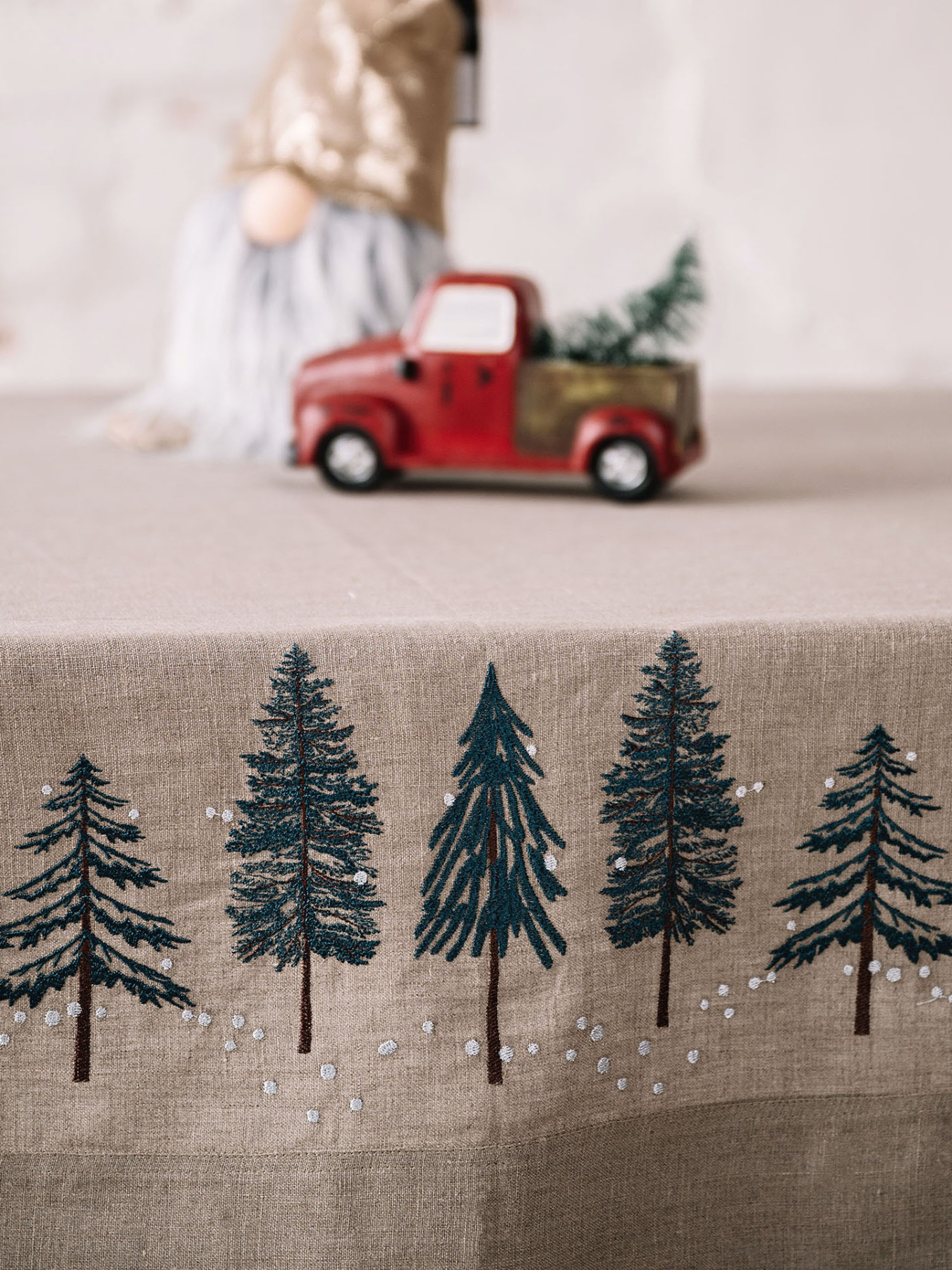 Новорічна скатертина "Ялинки" Едельвіка модель 239-23-08 Фото