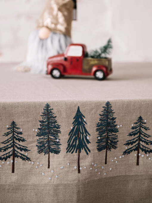 Новорічна скатертина "Ялинки" Едельвіка модель 239-23-08 Фото