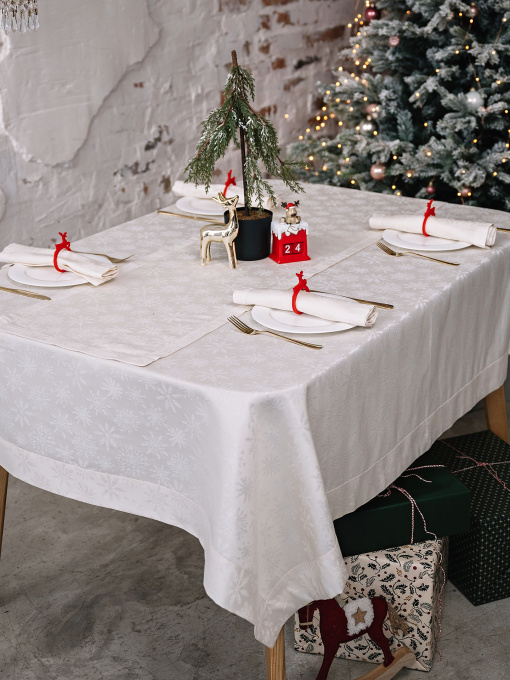 Новорічна скатертина "Сніжинки" Едельвіка модель 247-23-00 Фото