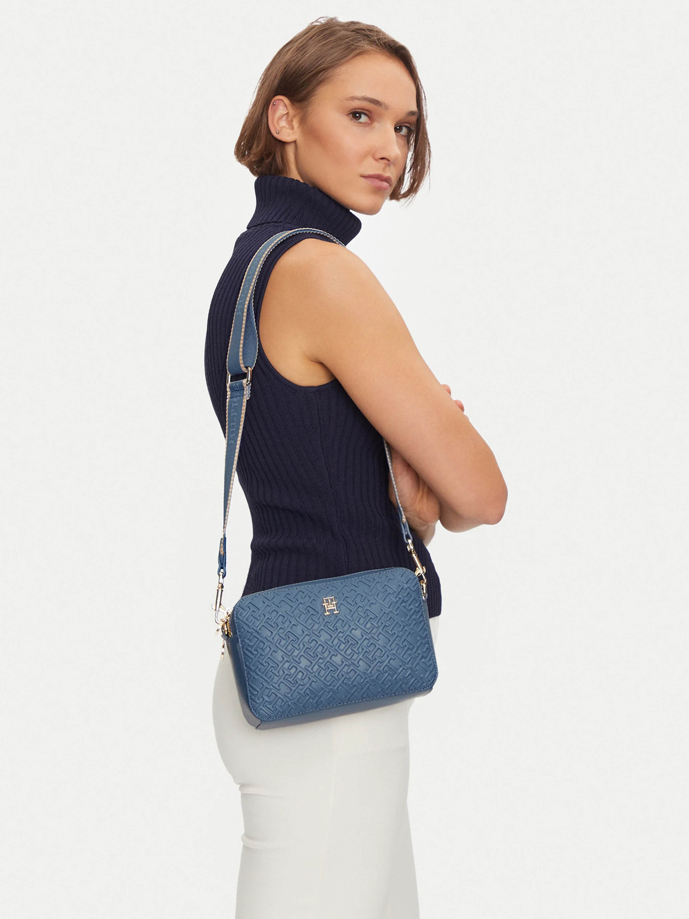 Сумки Tommy Hilfiger модель AW0AW16470-C0Z Фото