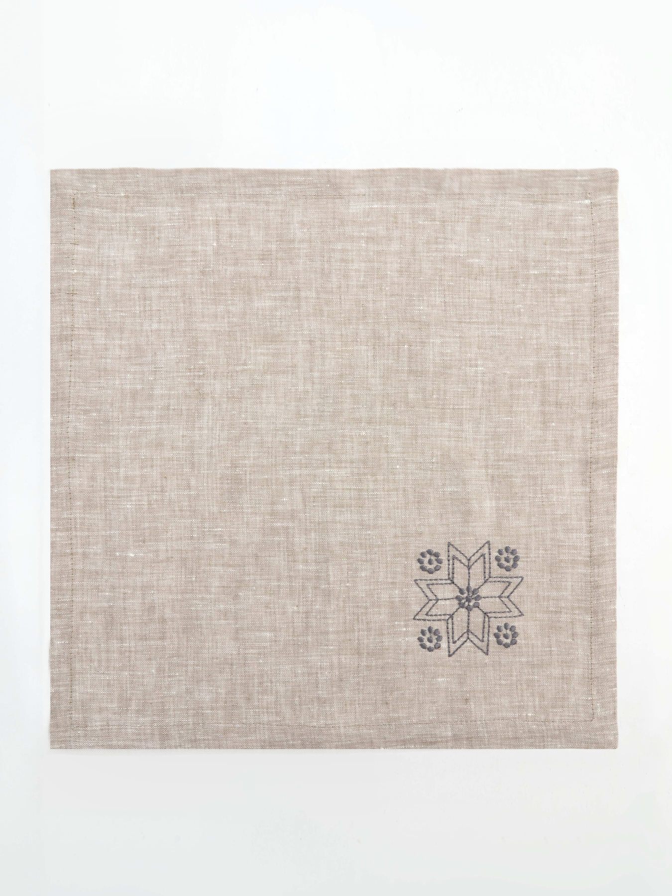 Сет з 2-х столових серветок з льону з машинною вишивкою "Зірка" GNIZDO Модель 2LTNSMEZ Фото