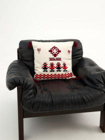 Декоративна подушка з ручною вишивкою та китицями. GNIZDO модель 1CCHEDCETTCCGKI Фото