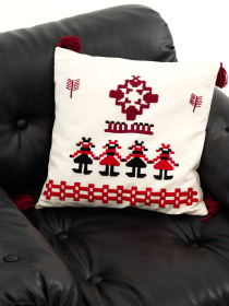 Декоративна подушка з ручною вишивкою та китицями. GNIZDO модель 1CCHEDCETTCCGKI Фото