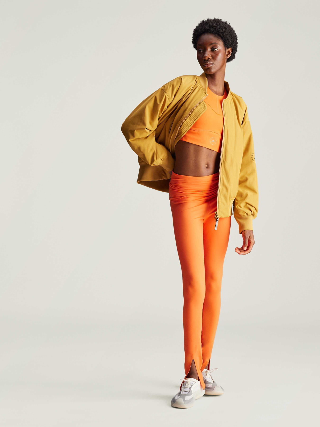 Бомбер Adidas модель IX1630 Фото