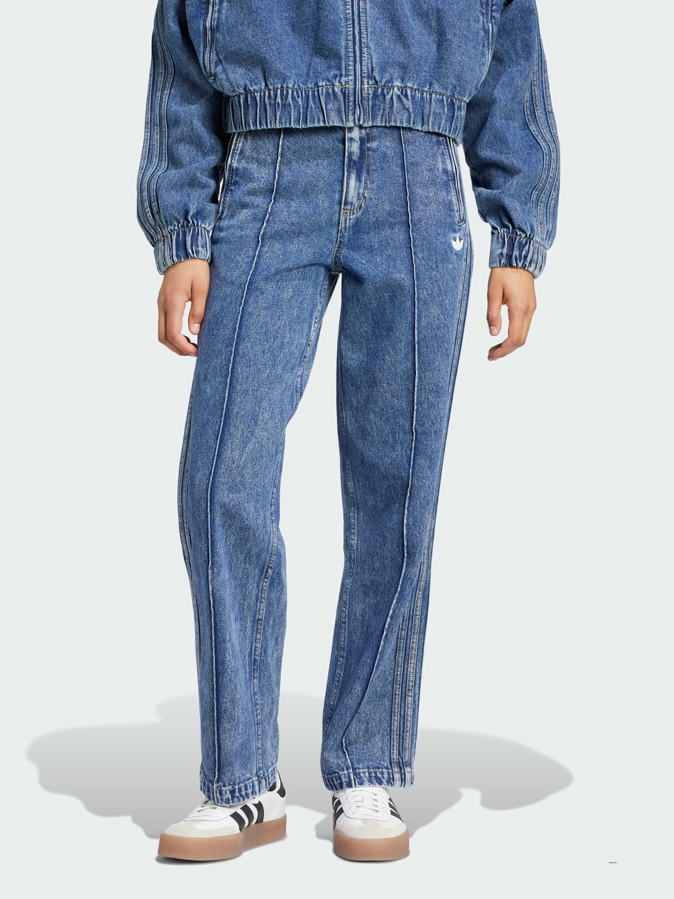 Прямі джинси Adidas модель IW5758 Прямі джинси Adidas модель IW5758 Фото