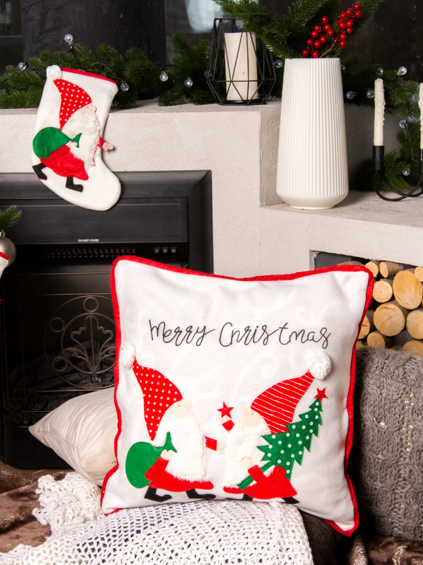 Новогодняя декоративная подушка с аппликацией MBM MY HOME модель DH-NY-67 COLOR Фото