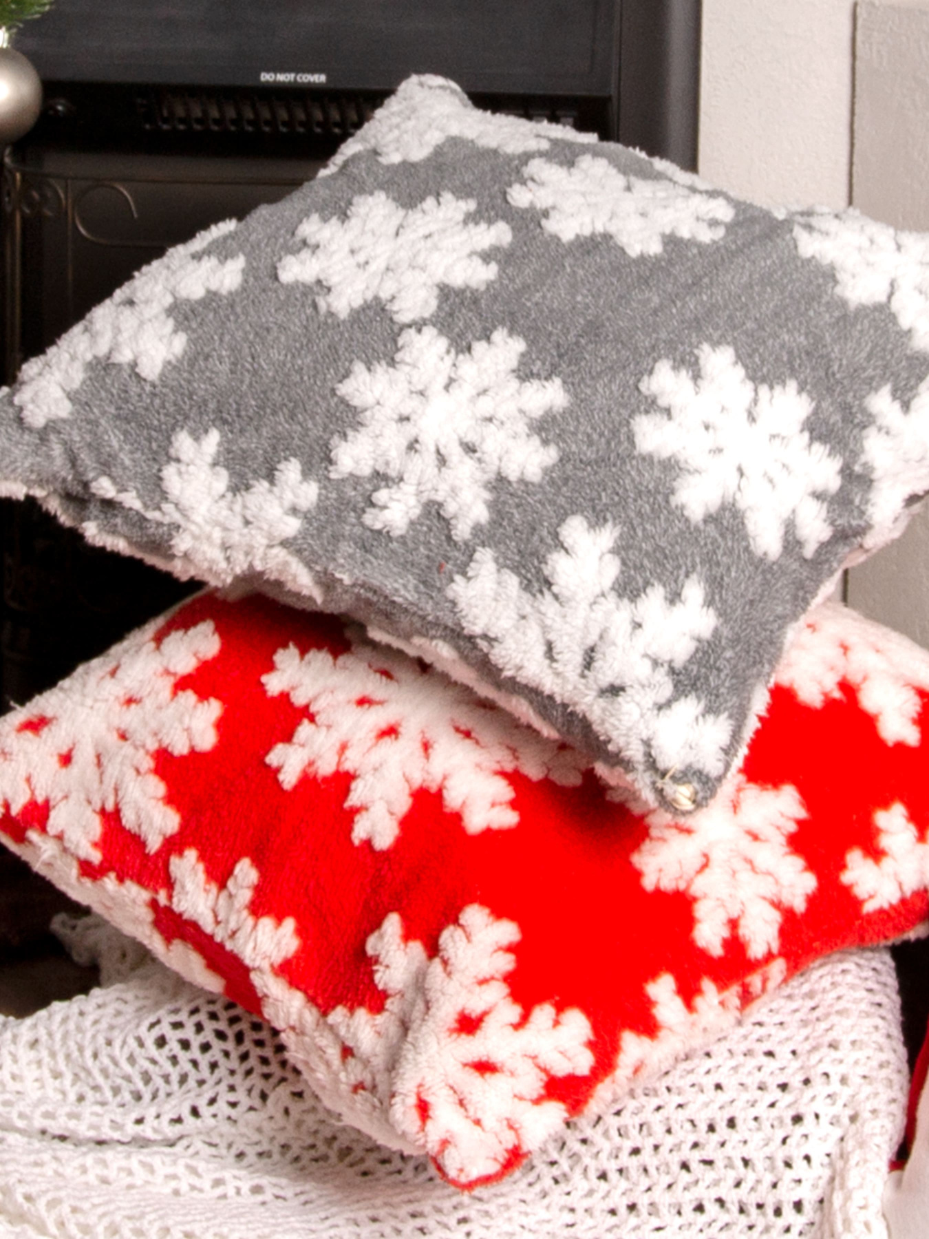 Новогодняя декоративная подушка красная MBM MY HOME модель DH-NY-69 RED Фото