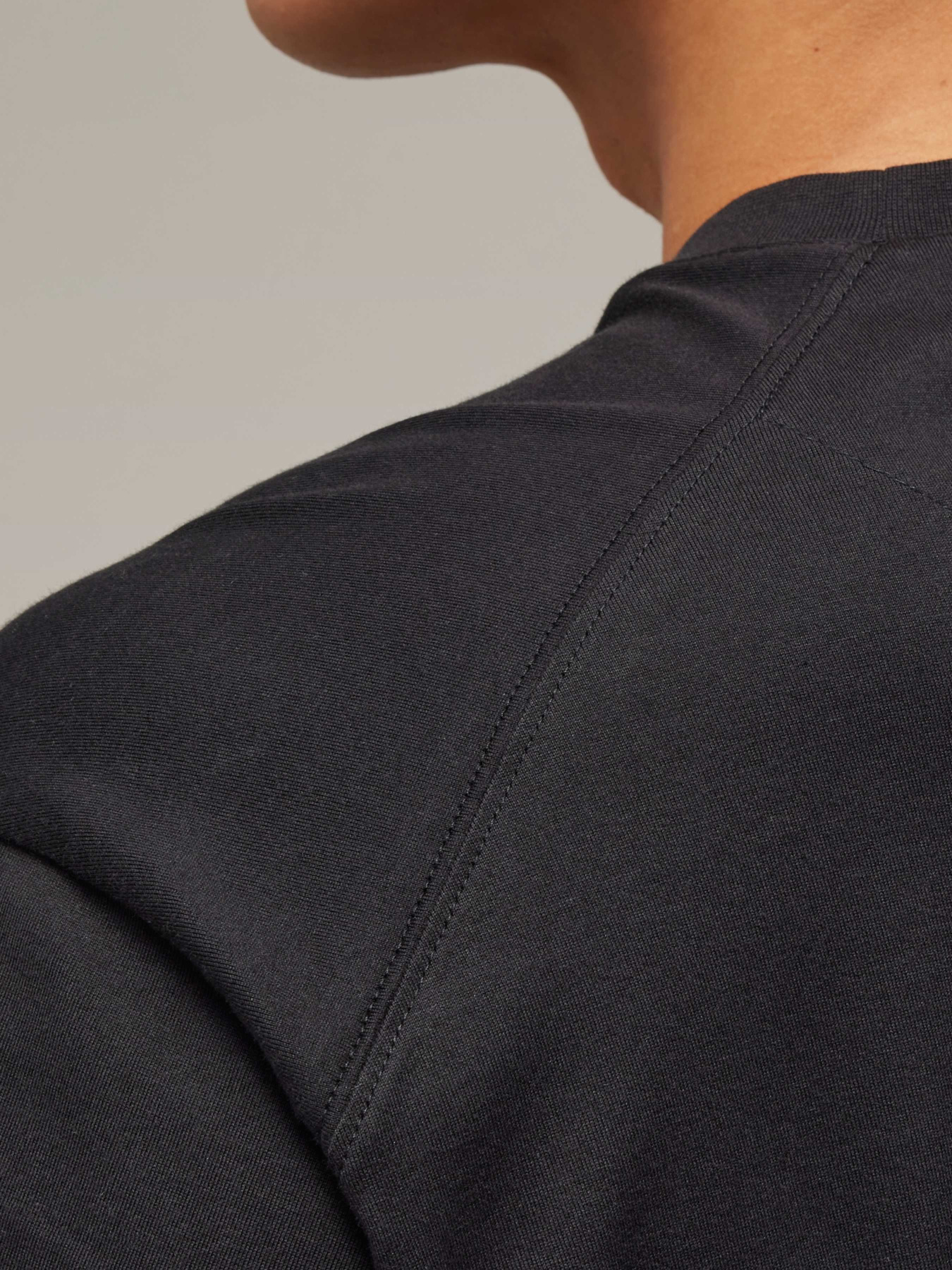 Футболка Adidas модель IN4353 Футболка Adidas модель IN4353 Фото