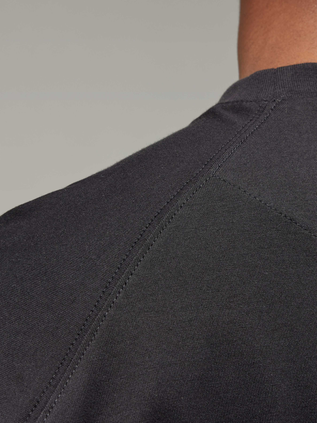 Футболка Adidas модель IZ3124 Футболка Adidas модель IZ3124 Фото