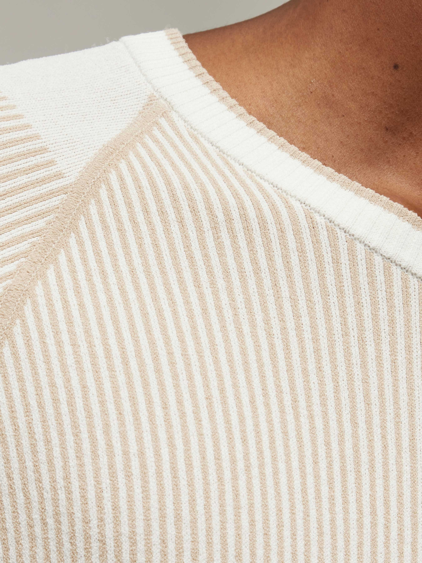 Джемпер Adidas модель IV5653 Фото