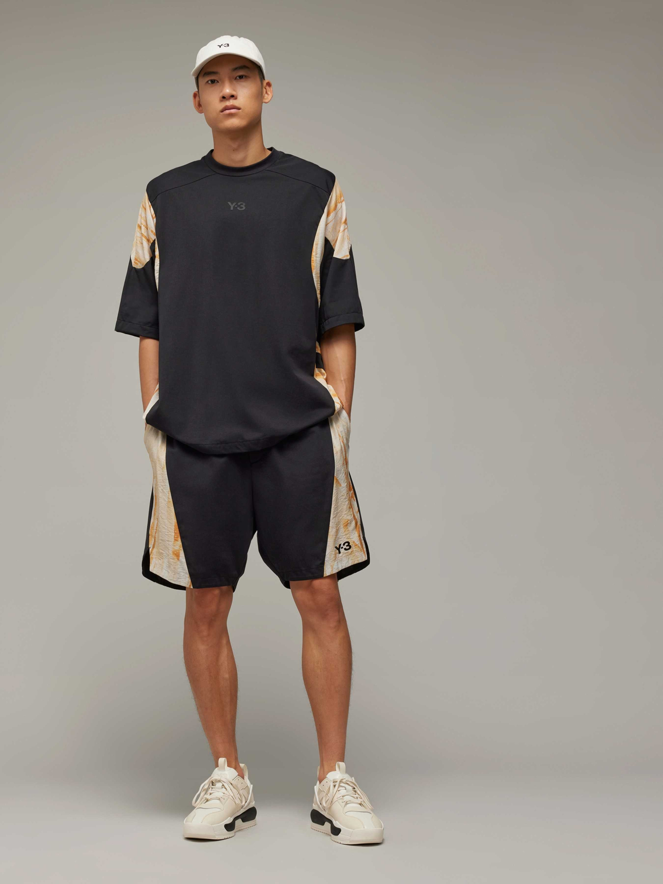 Повсякденні шорти Adidas модель IR6254 Фото