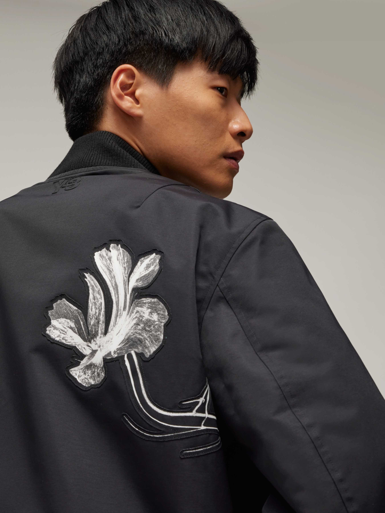 Бомбер Adidas модель IR7105 Бомбер Adidas модель IR7105 Фото