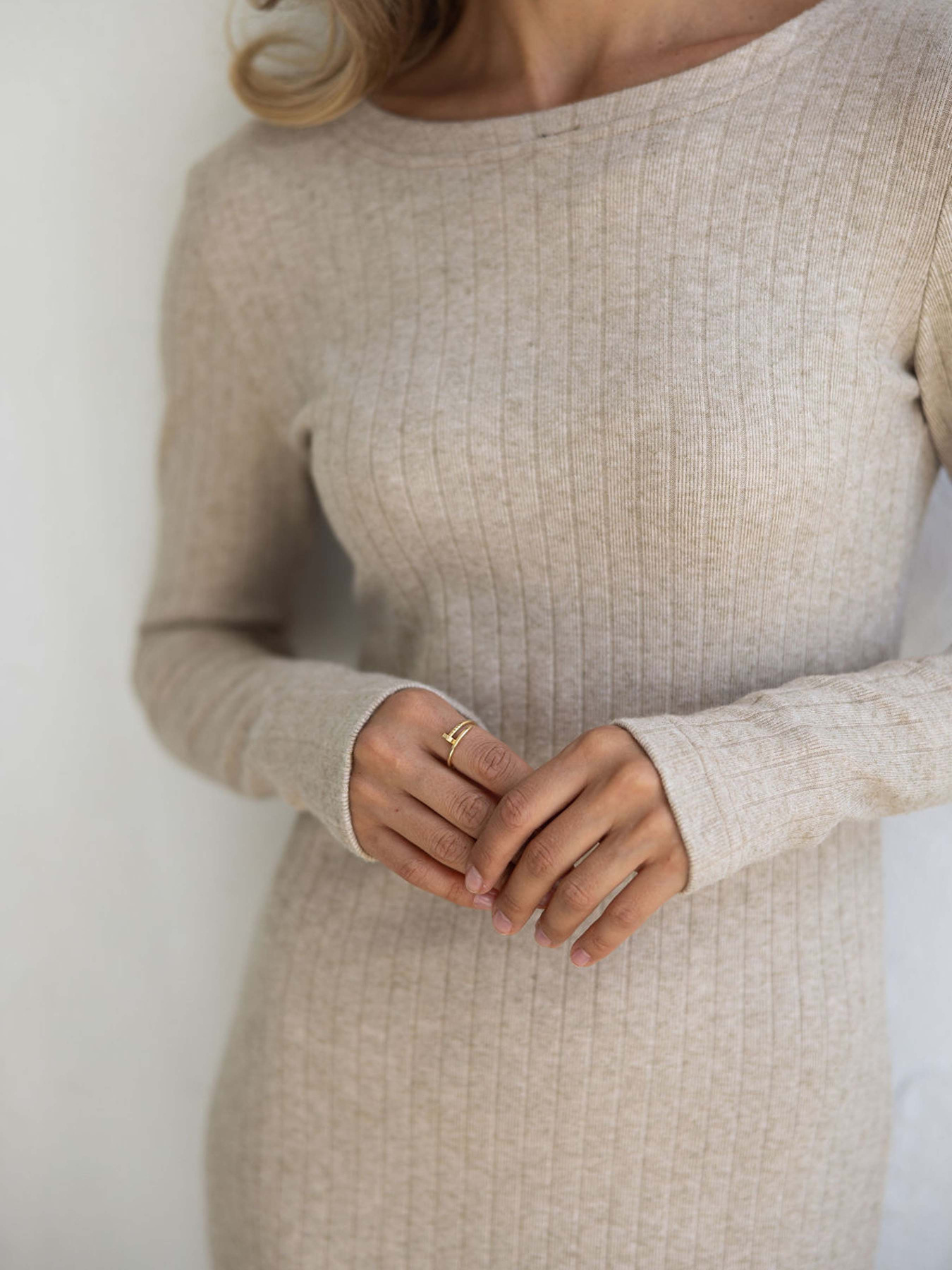 Платья FloveTouch Midi модель Suknia_midi_Bg1 Фото