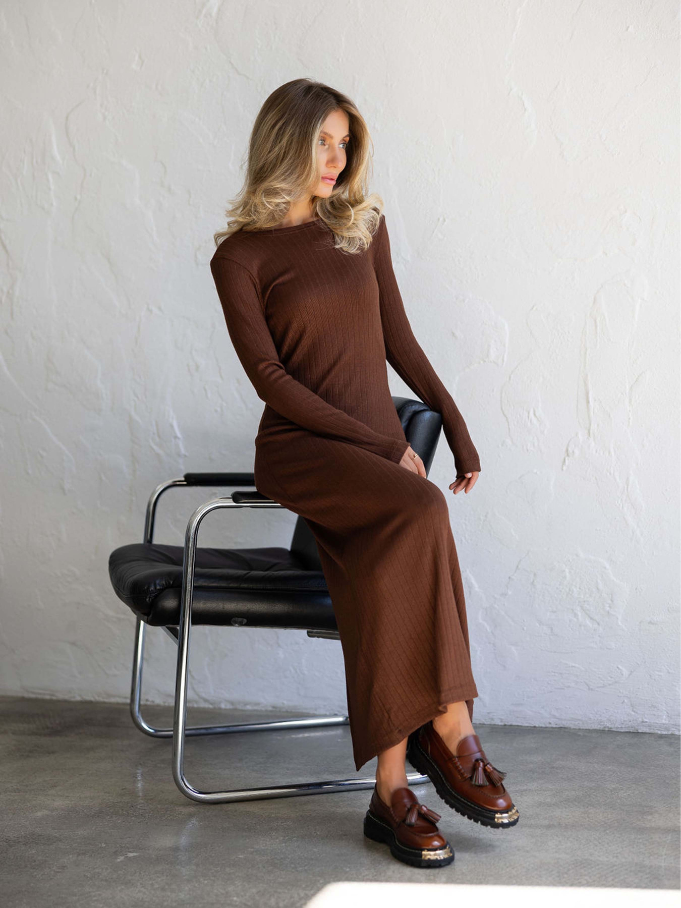 Платья FloveTouch Midi модель Suknia_midi_Br1 Фото