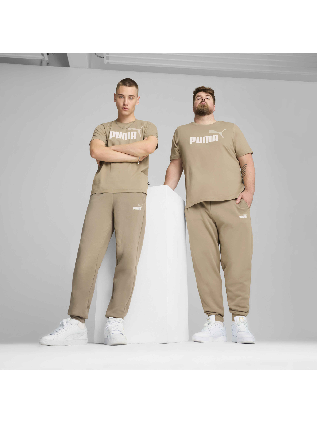 Джоггеры PUMA Ess+ 2 Col Logo Pants модель 586767 Фото