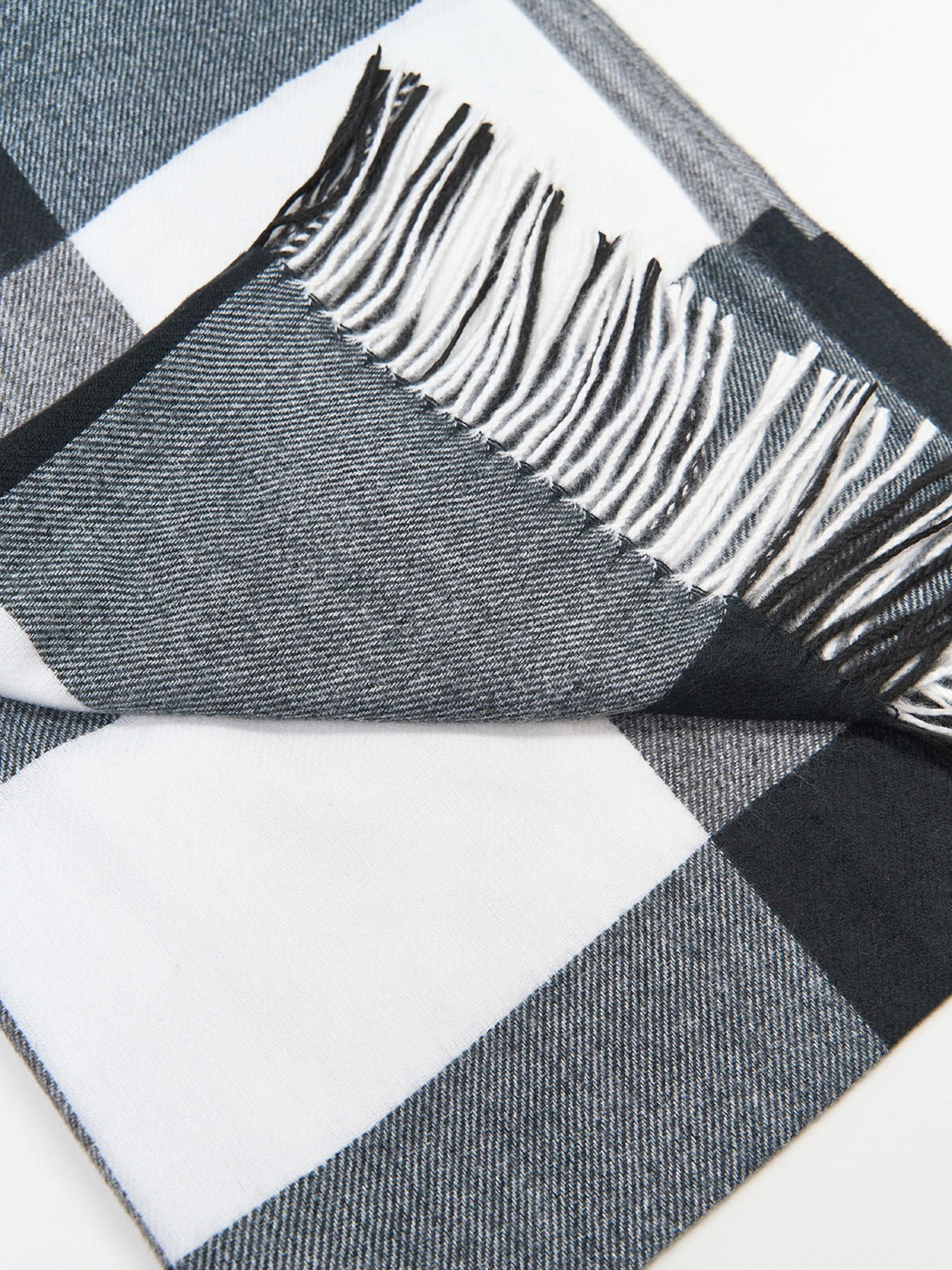 Шарф ISSA Plus модель SH-64_черный_белый Фото