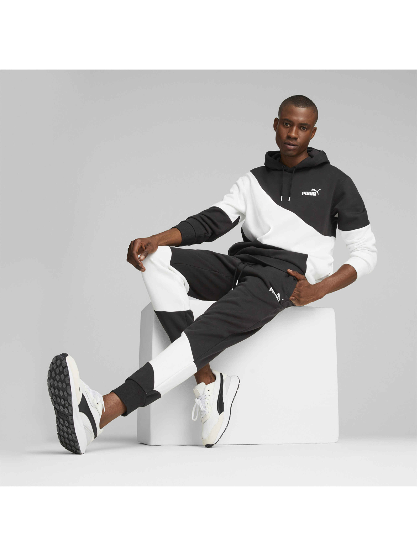 Штани спортивні PUMA Power Cat Sweatpants модель 673330 Фото