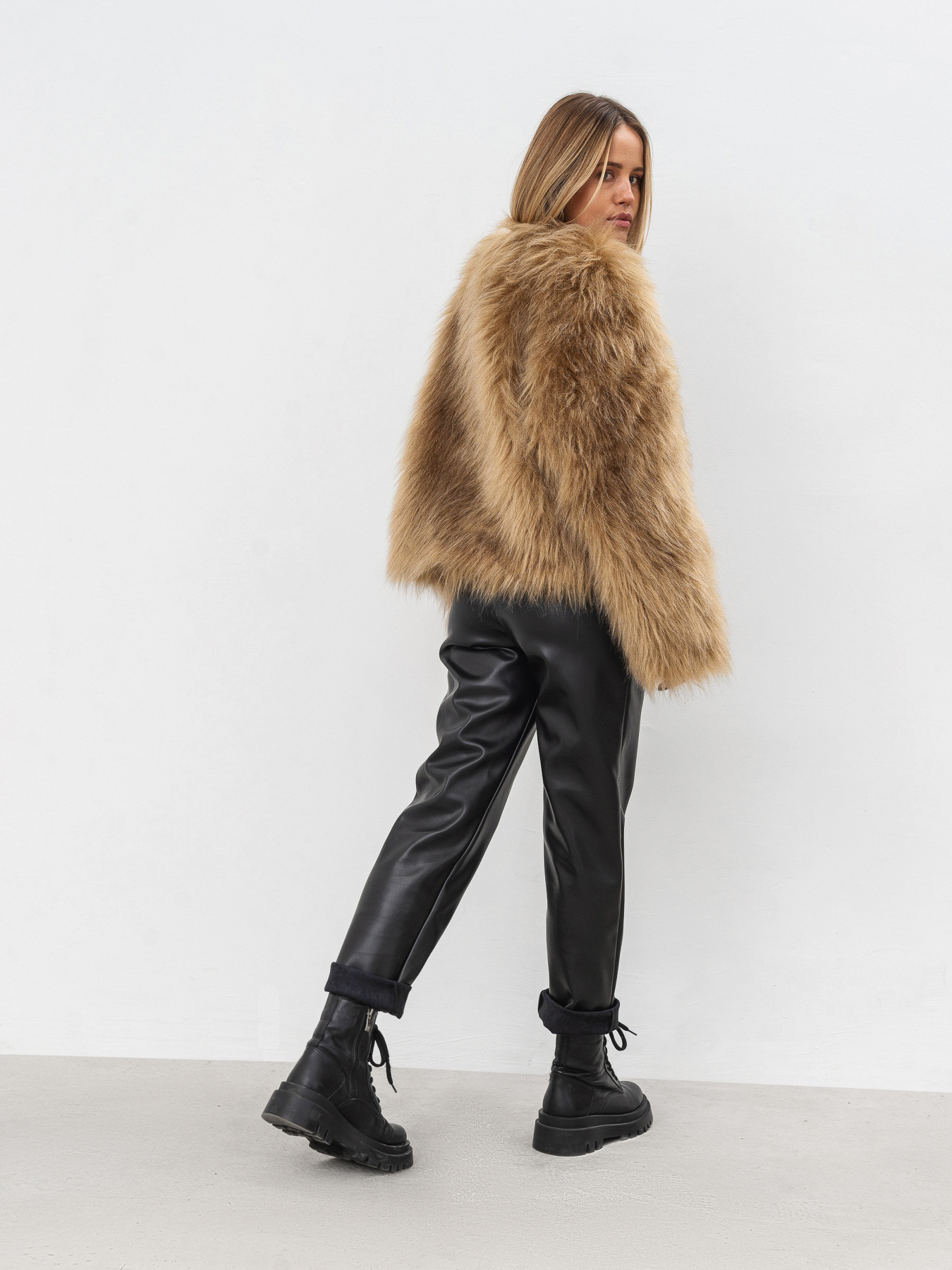 Шуба Romashka Ліон модель 208026305071 Фото