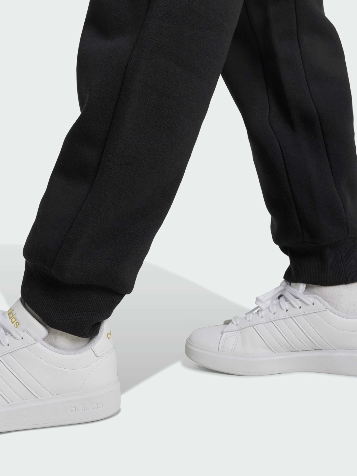 Джоггеры Adidas модель IV9430 Фото