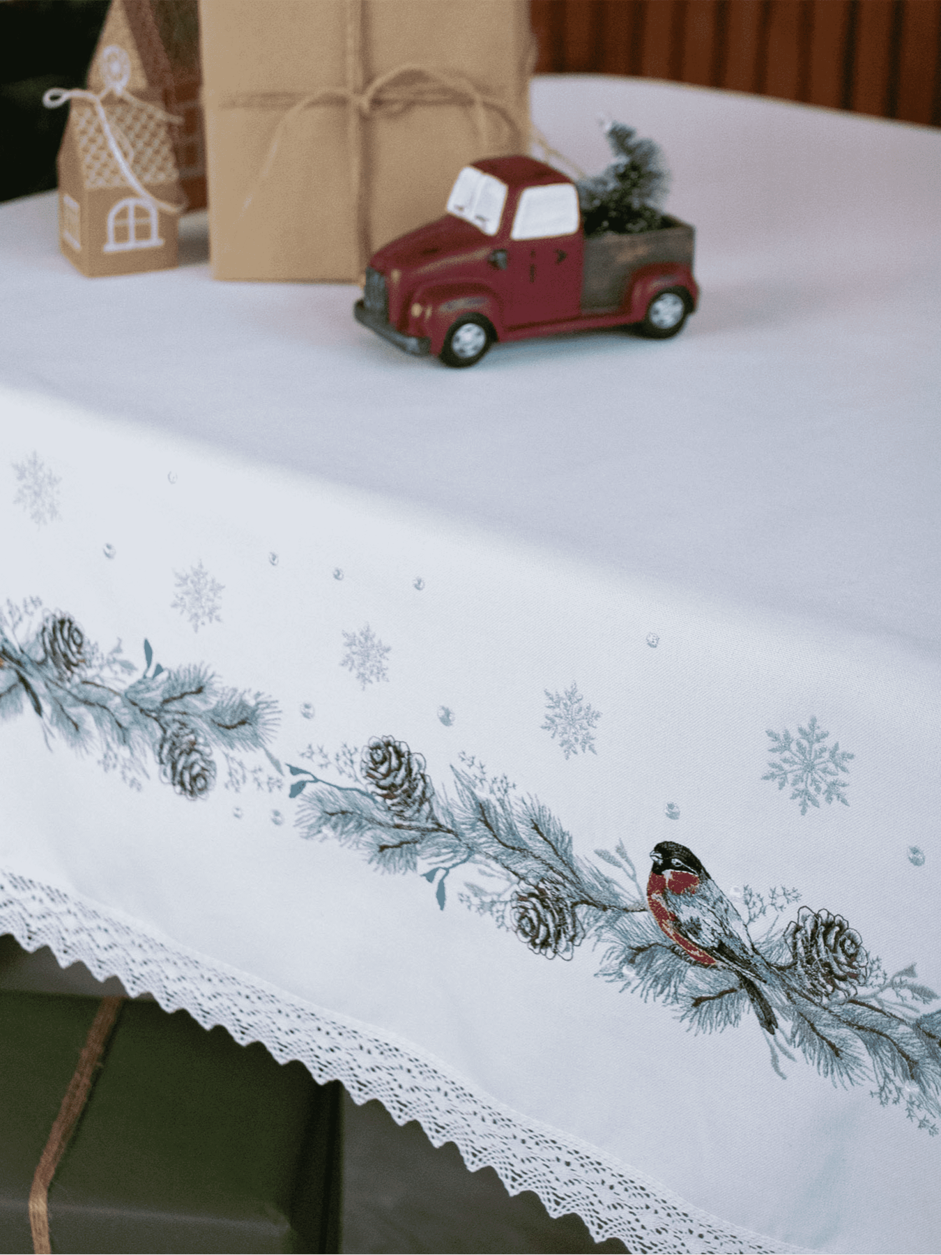 Новорічна скатертина "Снігурі" Едельвіка модель 319-24-09 Фото