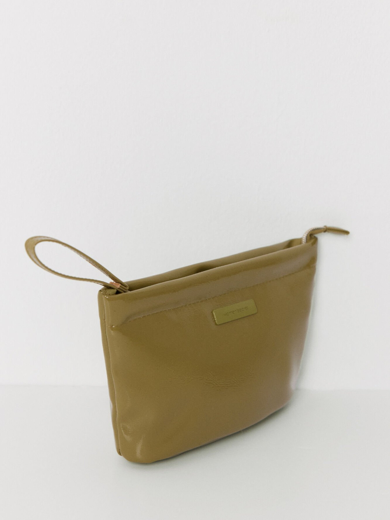 Косметичка маленькая из лакированной кожи зеленого цвета Women'secret модель 4848832-94 Фото