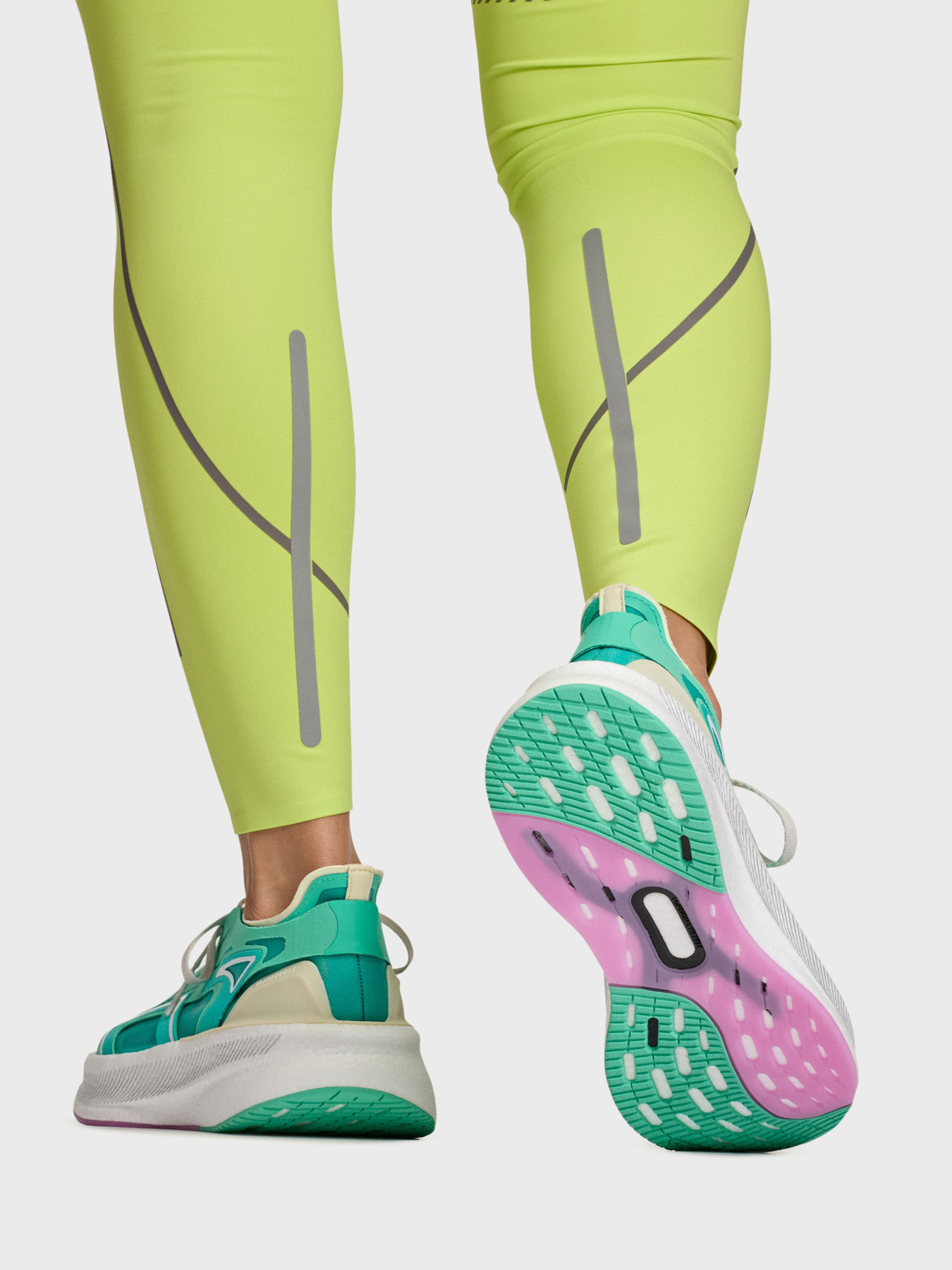 Кросівки для бігу Adidas Ultraboost модель JI4359 Фото