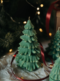 Аромасвеча "Елка карпатская", аромат Сухой джин и кипарис, из натурального оливкового воска Candle Design модель 170.2017 Фото