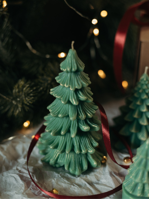 Аромасвеча "Елка карпатская", аромат Сухой джин и кипарис, из натурального оливкового воска Candle Design модель 170.2017 Фото