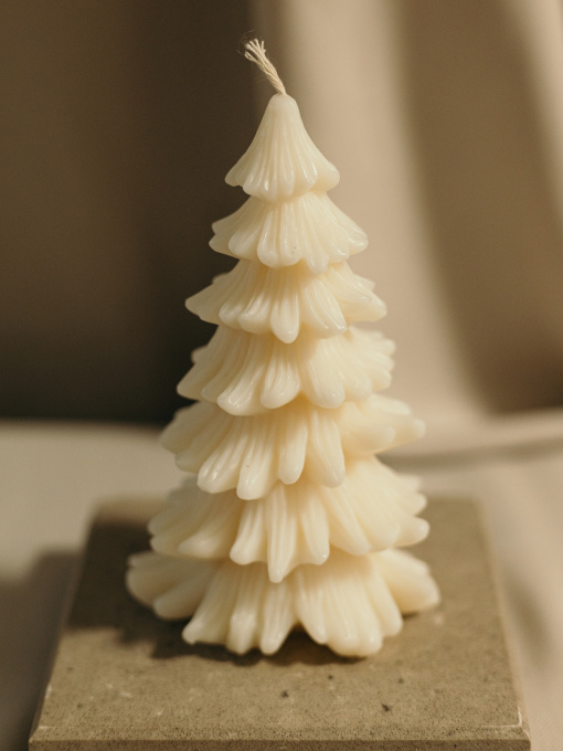 Аромасвеча "Елка карпатская", аромат Сухой джин и кипарис, из натурального оливкового воска Candle Design модель 170.2017/1 Фото