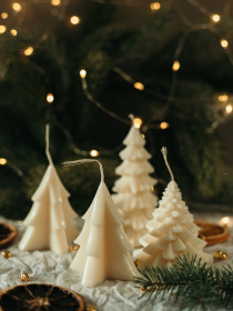 Аромасвеча "Елка Лакшери", аромат Сухой джин и кипарис, из натурального оливкового воска Candle Design модель 170.2016 Фото