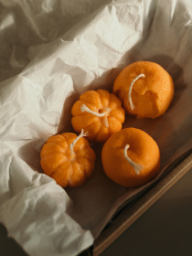 Аромасвеча "Мандарин очищенный", аромат Chiffon, из натурального оливкового воска Candle Design модель 190.2002 Фото