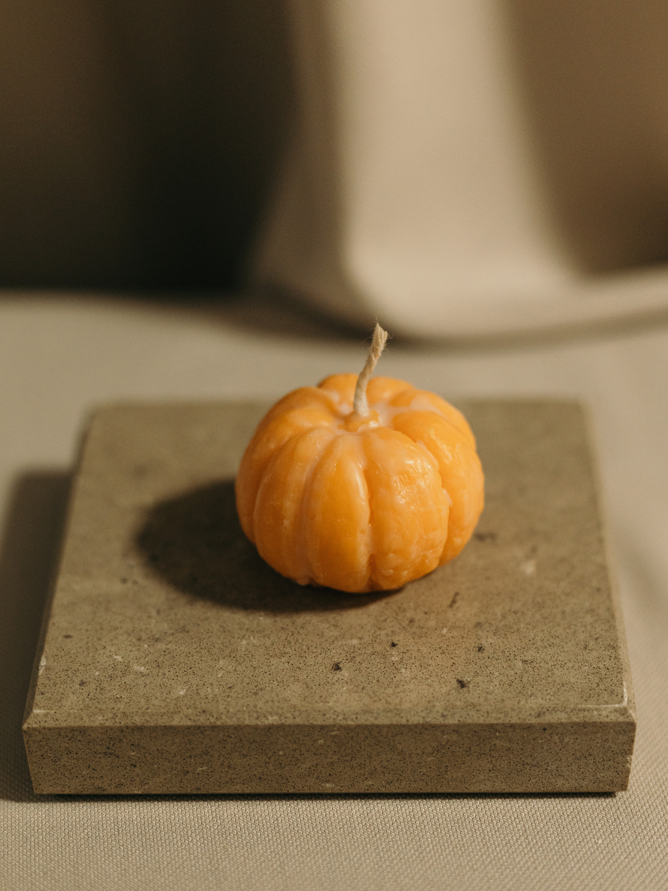 Аромасвічка "Мандарин чищений", аромат Chiffon, з натурального оливкового воску Candle Design модель 190.2002 Фото