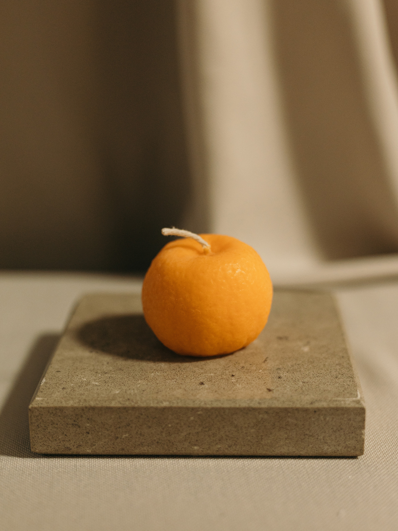 Аромасвічка "Мандарин чищений", аромат Chiffon, з натурального оливкового воску Candle Design модель 190.2001 Аромасвічка "Мандарин чищений", аромат Chiffon, з натурального оливкового воску Candle Design модель 190.2001 Фото