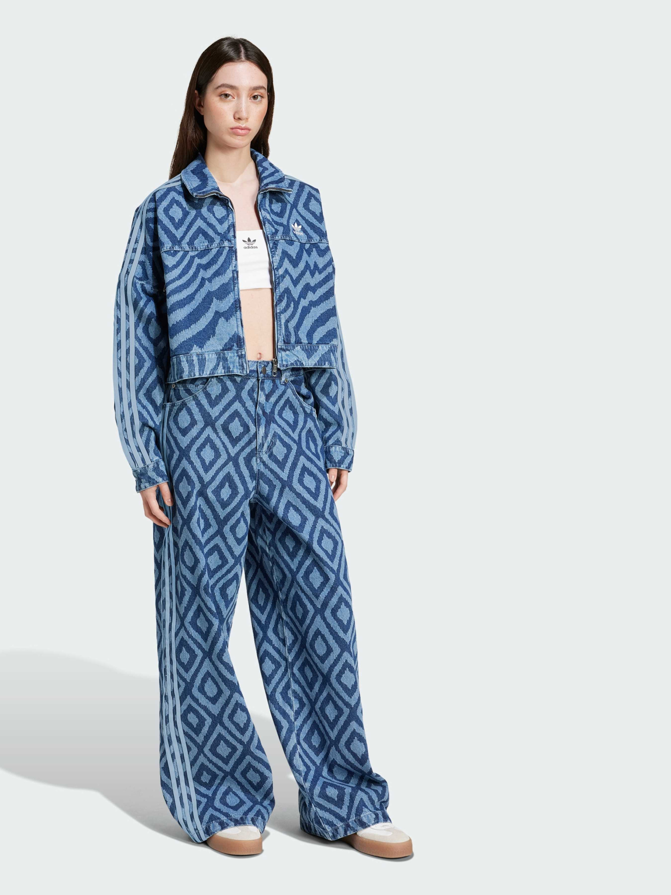 Джинсовая куртка Adidas модель IW0793 Джинсовая куртка Adidas модель IW0793 Фото