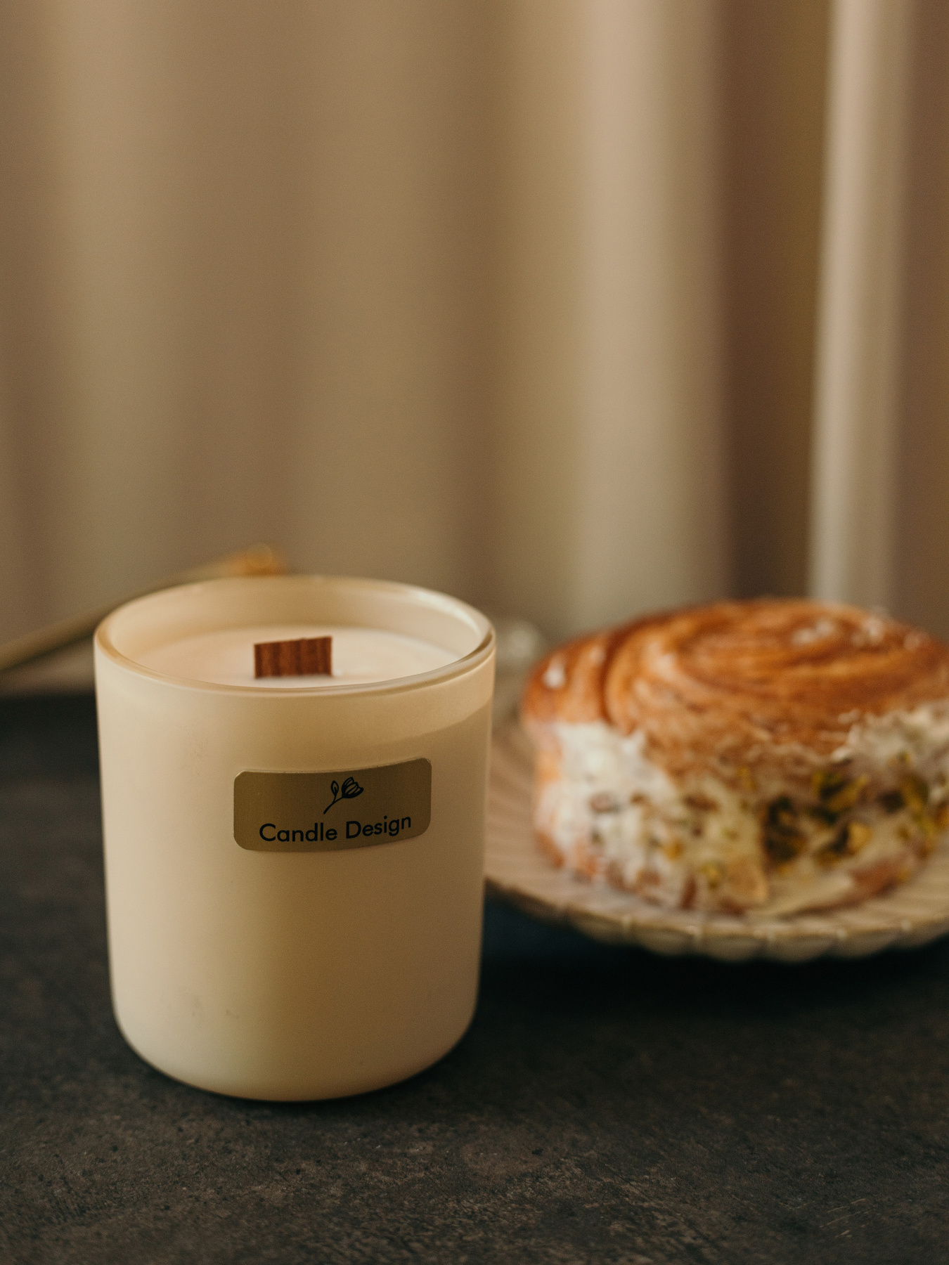 Свеча парфюмированная "Желание", из натурального соевого воска и деревянным фитилем Candle Design модель 210.0006 Фото
