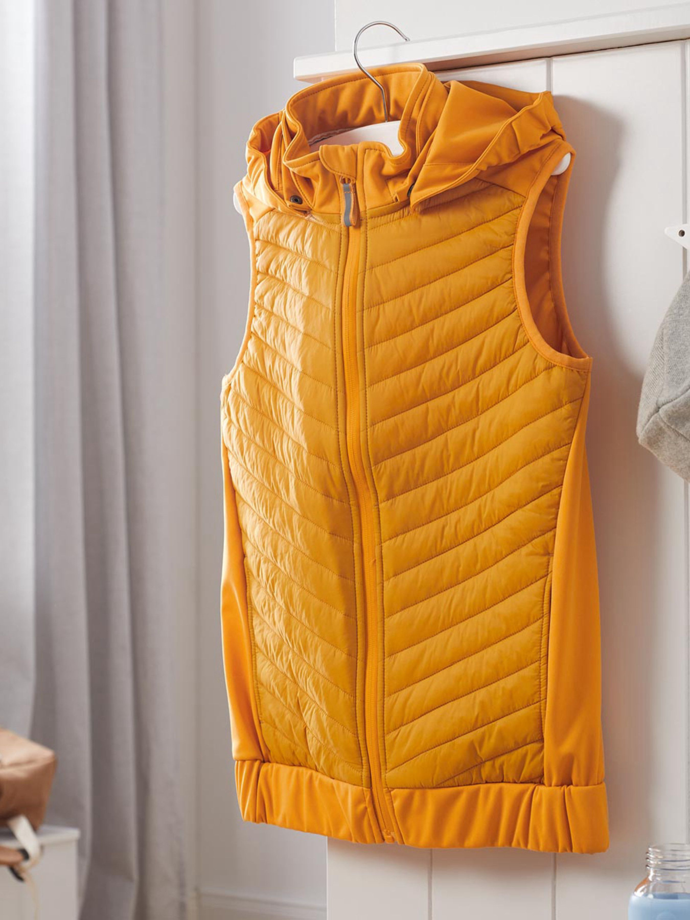 Утеплений жилет Tchibo модель T1732645017 Фото