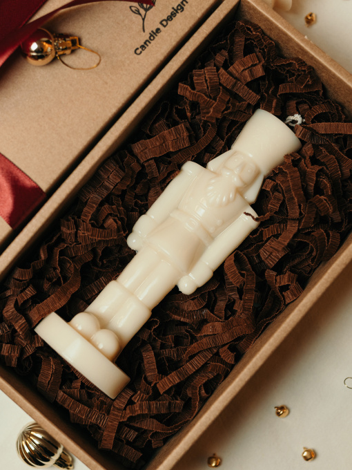 Аромасвеча "Оловянный солдатик", аромат - гранатовое вино Candle Design модель 170.2030 Фото