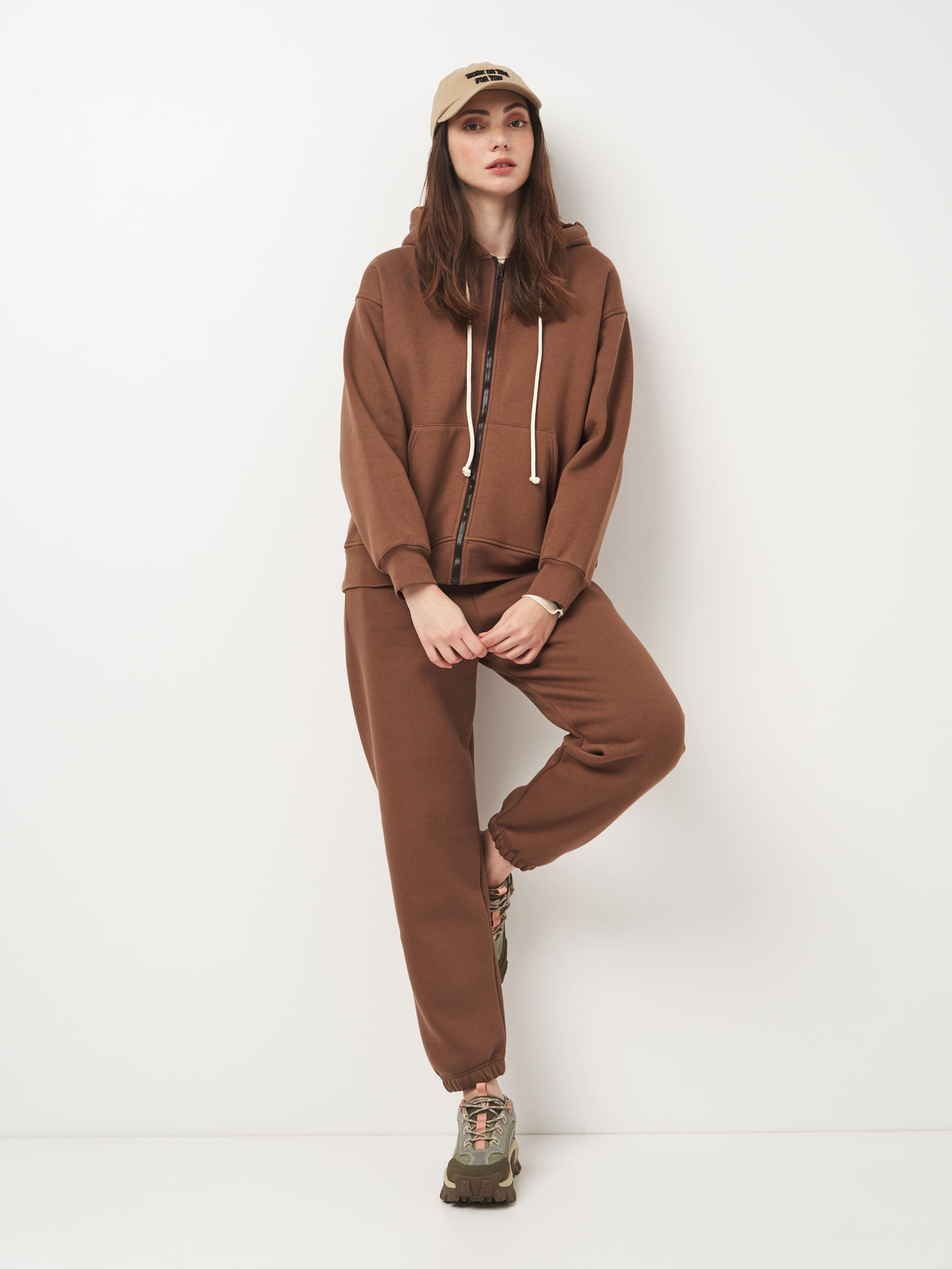 Джоггеры Роза модель 240429_chocolate Фото