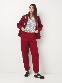 Джоггеры Роза модель 240429_cherry Джоггеры Роза модель 240429_cherry Фото