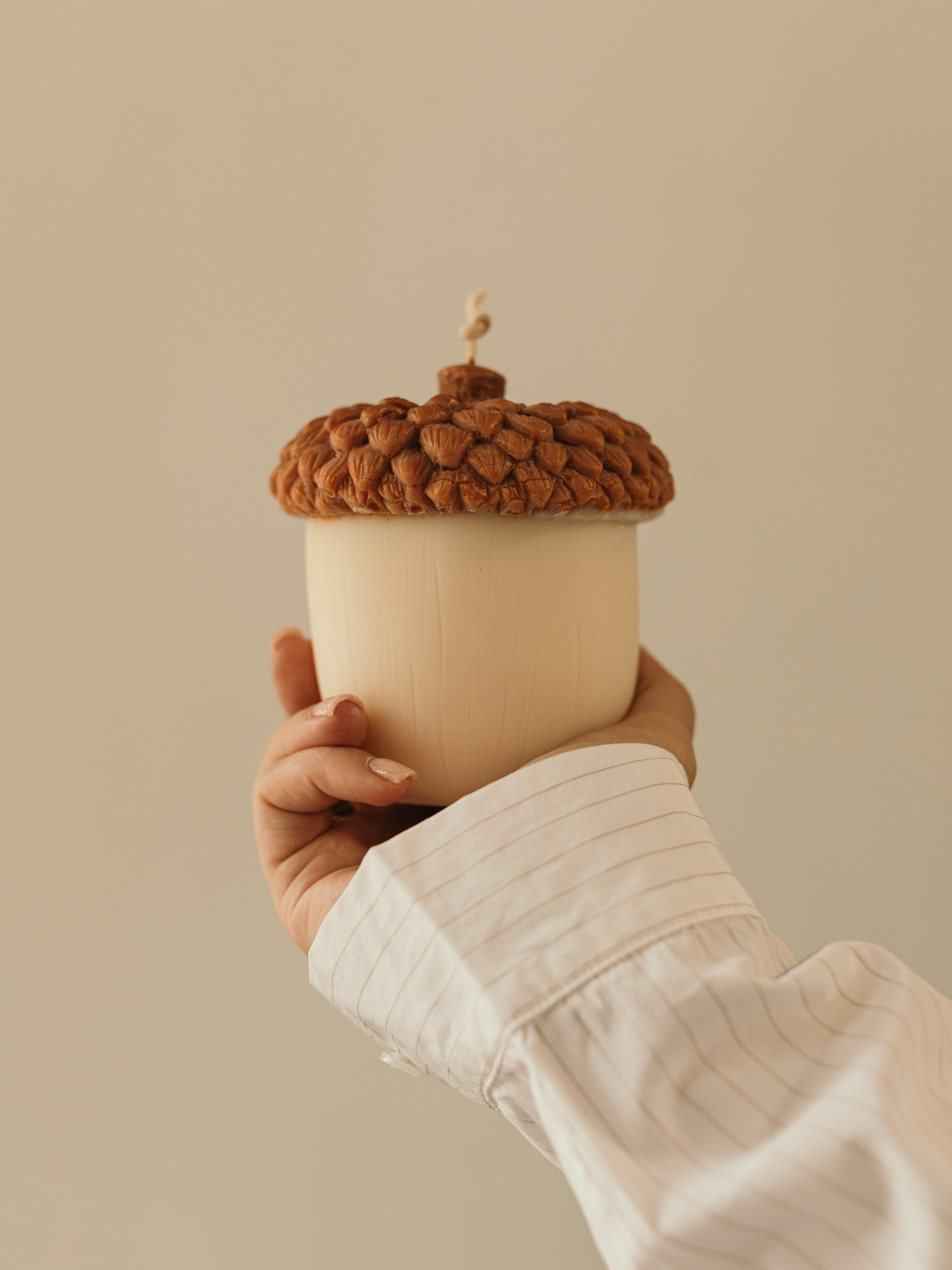 Свеча "Жёлудь" парфюмированная, Аромат: "Туман и папоротник", из натурального оливкового воска Candle Design модель 190.2011 Фото