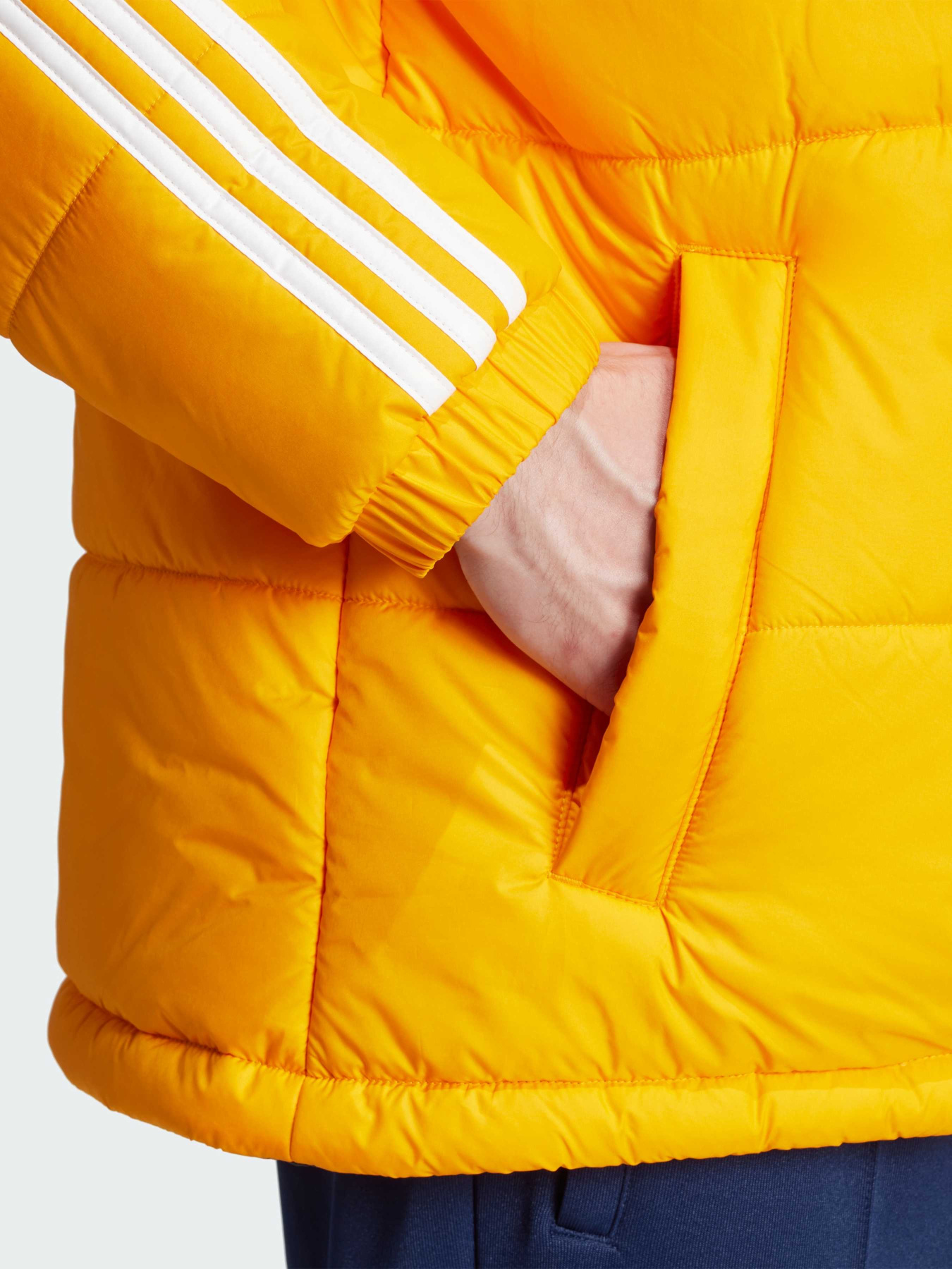 Демісезонна куртка Adidas модель JD9074 Фото