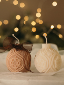 Аромасвічка "Ялинкова кулька", аромат - Просекко з журавлини, з натурального оливкового воску Candle Design модель 170.2025 Фото