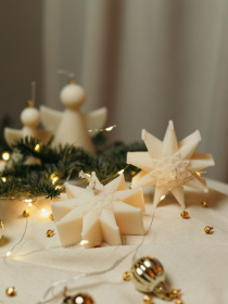 Свічка "Різдвяна зірка" парфумована, аромат - Гранатове вино, з натурального оливкового воску Candle Design модель 170.2026 Фото