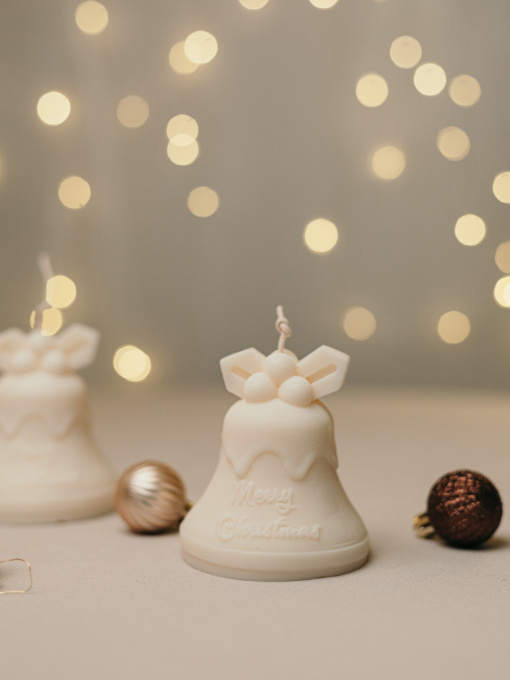 Свеча "Колокольчик" парфюмированная, аромат Almond Macaron (макарун), натуральный оливковый воск Candle Design модель 170.2024 Фото